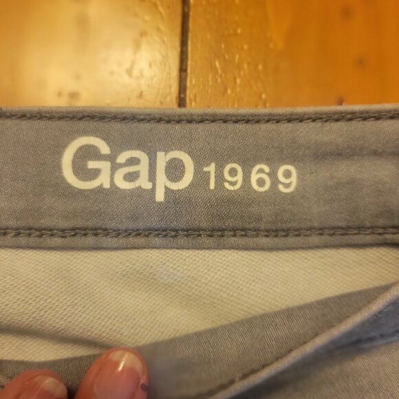 GAP Women's Girlfriend Gray Tapered Jean - Size 8/29 - Picture 6 of 12